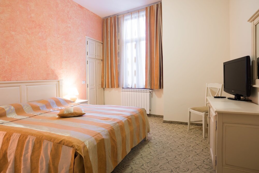 Classic Apartment Hotel Bucegi