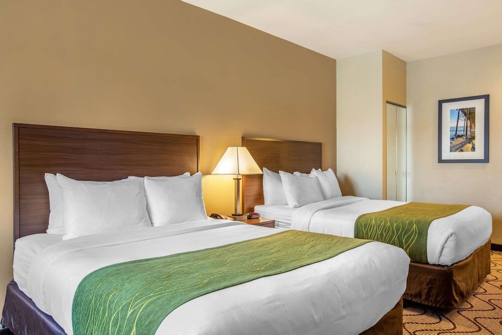 Standard Quadruple room with view Comfort Inn & Suites Orange County John Wayne Airport
