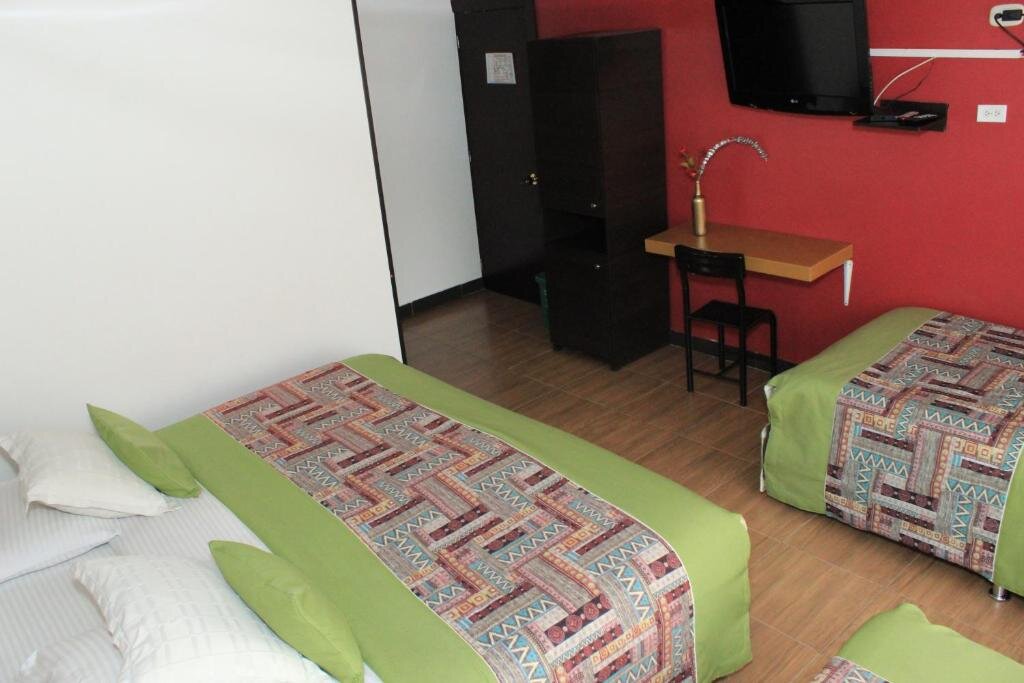 Трёхместный номер Standard Hotel Cosmopolitan Bogota