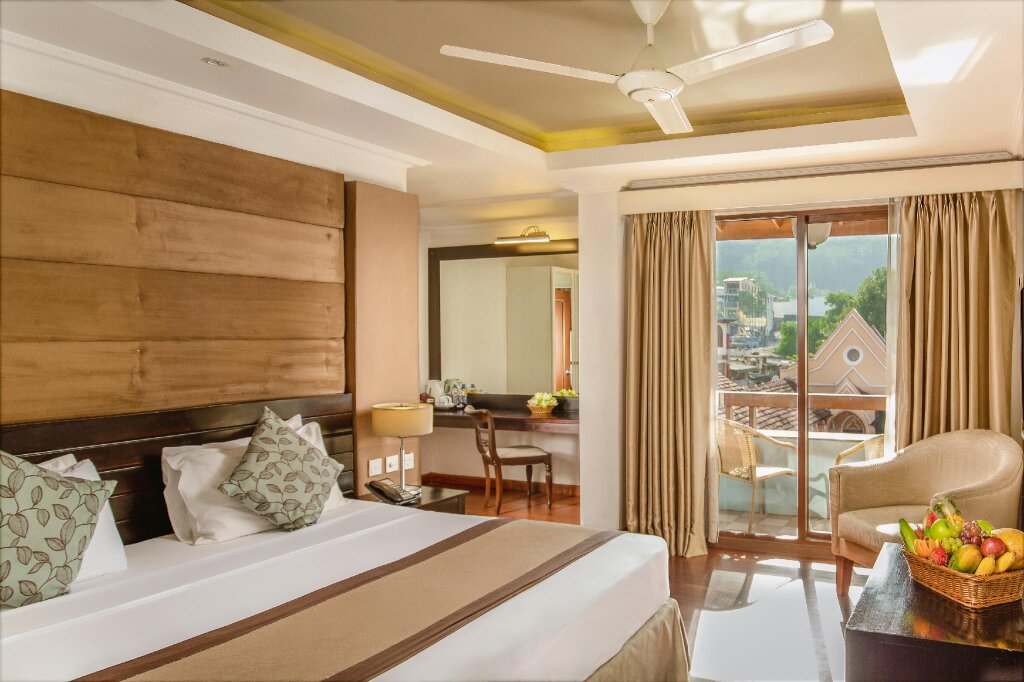 Кровать в общем номере Kandy City Hotel by Earl's