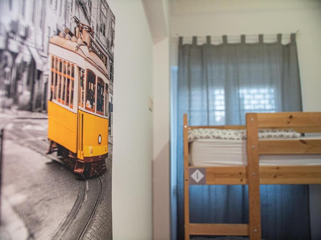 Кровать в общем номере (женский номер) Lisbon Top Hostel