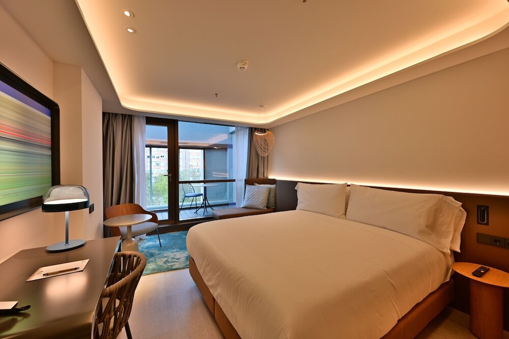 Double Junior Suite with balcony Labtwentytwo Barcelona, A Tribute Portfolio Hotel