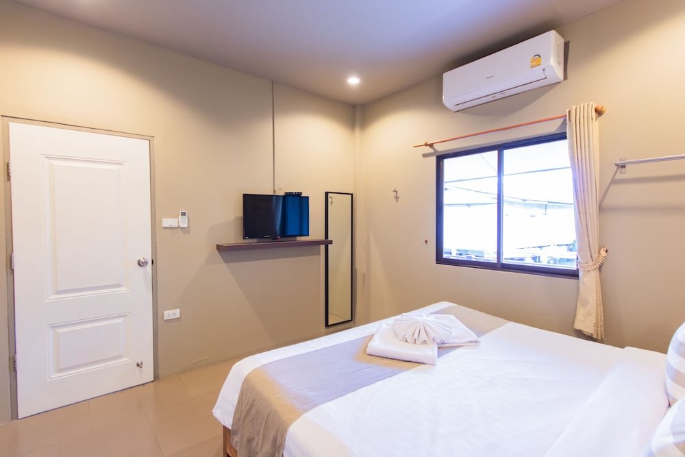 3 Bedrooms Standard room with balcony and with sea view Baan Tah On The Sea