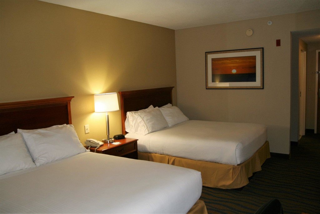 Двухместный номер Standard Holiday Inn Express Hotel & Suites Brooksville West, an IHG Hotel