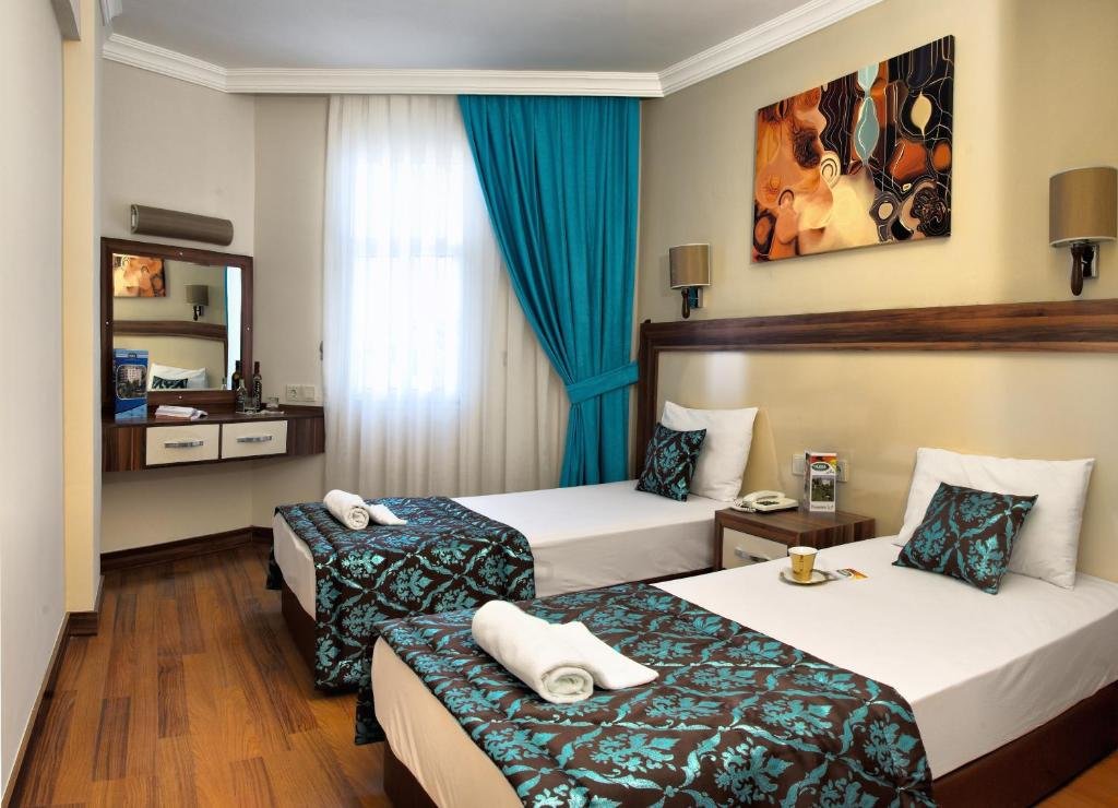 Standard triple chambre Hotel Flora Suites