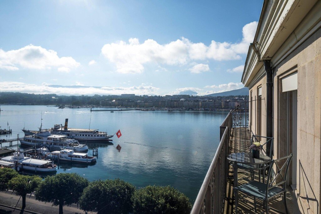Двухместный номер Deluxe с видом на озеро The Ritz-Carlton Hotel de la Paix, Geneva