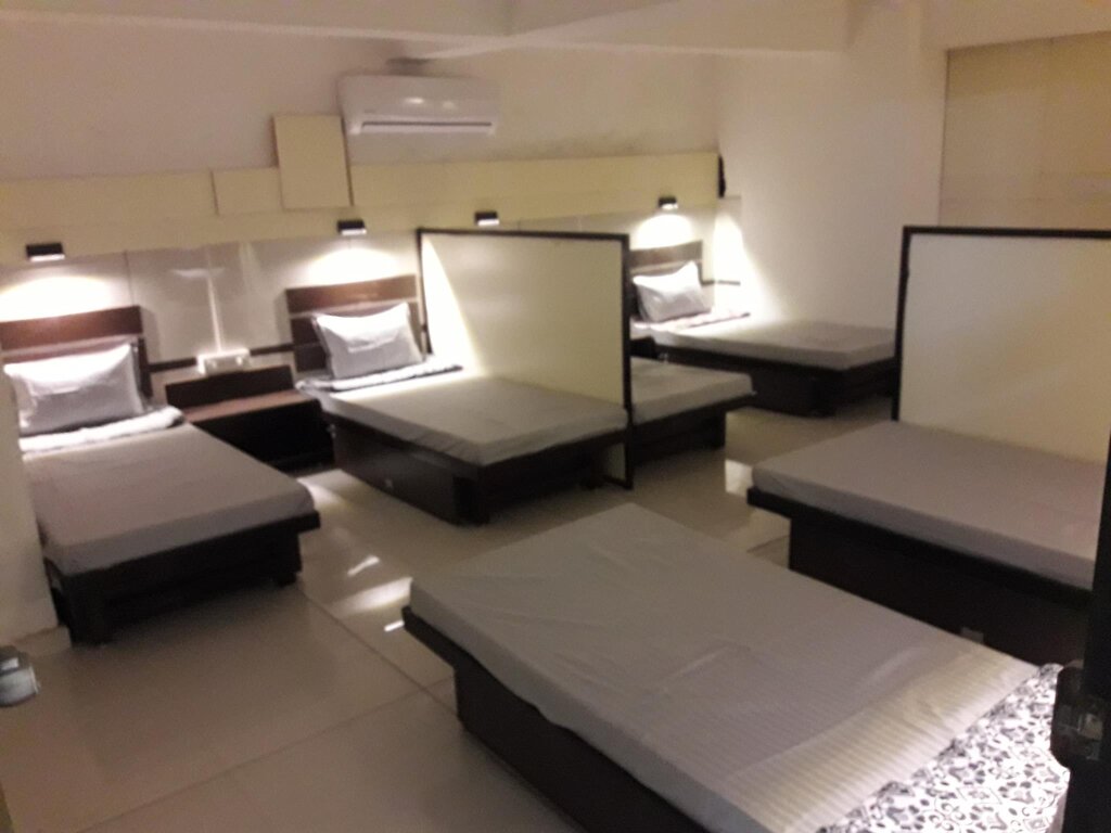 Кровать в общем номере Night-Halt Dormitory
