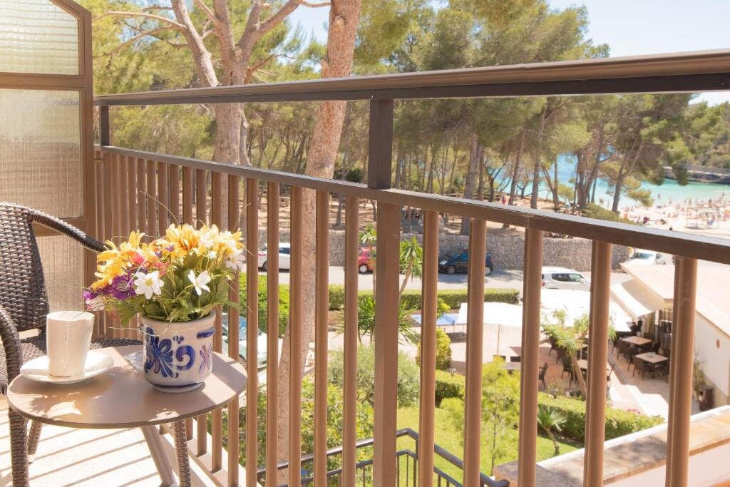 Двухместный номер Superior с видом на море Hotel Playa Mondrago