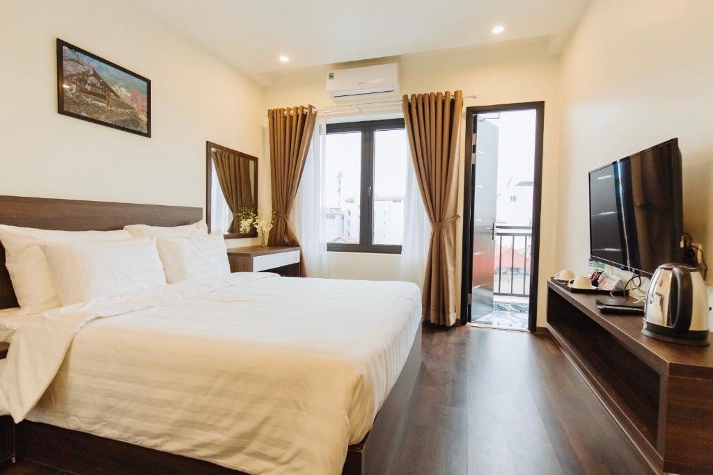 Двухместный номер Standard с балконом Paragon Noi bai Hotel & Pool