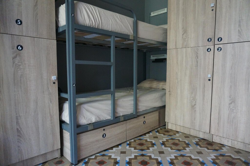 Кровать в общем номере Sweet BCN Youth Hostel
