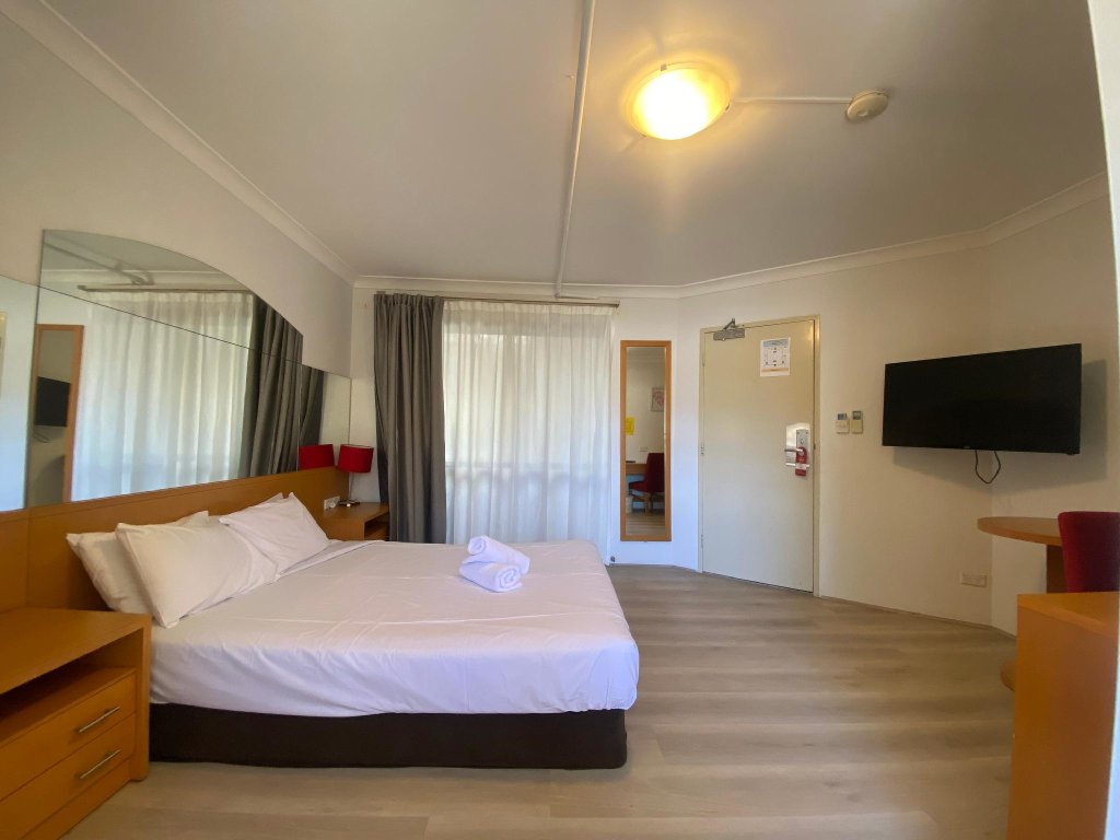 Deluxe Double room with balcony Garden Lodge Sydney Hotel