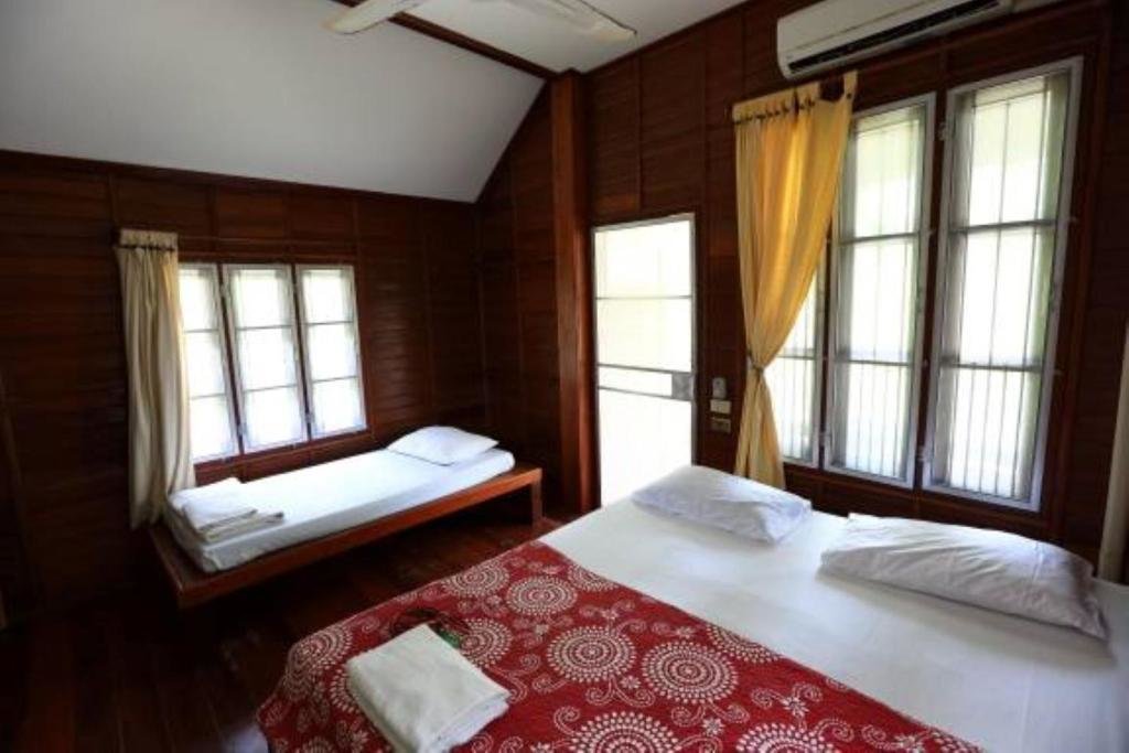 Кровать в общем номере Tubtim Resort
