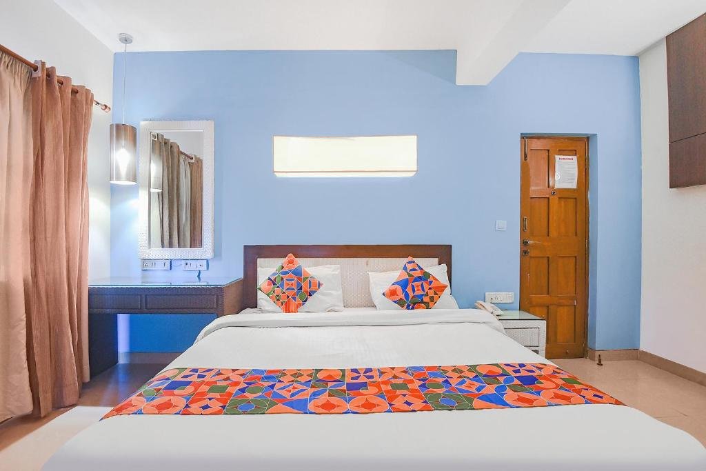 Executive room FabExpress Coco Goa Resort With Pool, Arpora