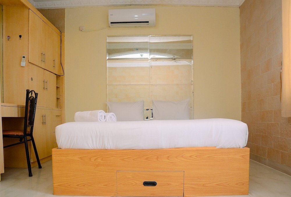 Апартаменты Relax and Cozy 1BR Mediterania Gajah Mada Apartment