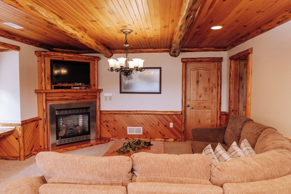 2 Bedrooms Luxury Suite with lake view Sojourner's Lodge & Log Cabin Suites