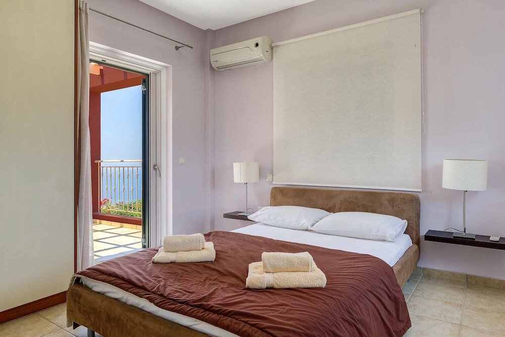 Вилла с 4 комнатами с видом на море Villa Agnandi
