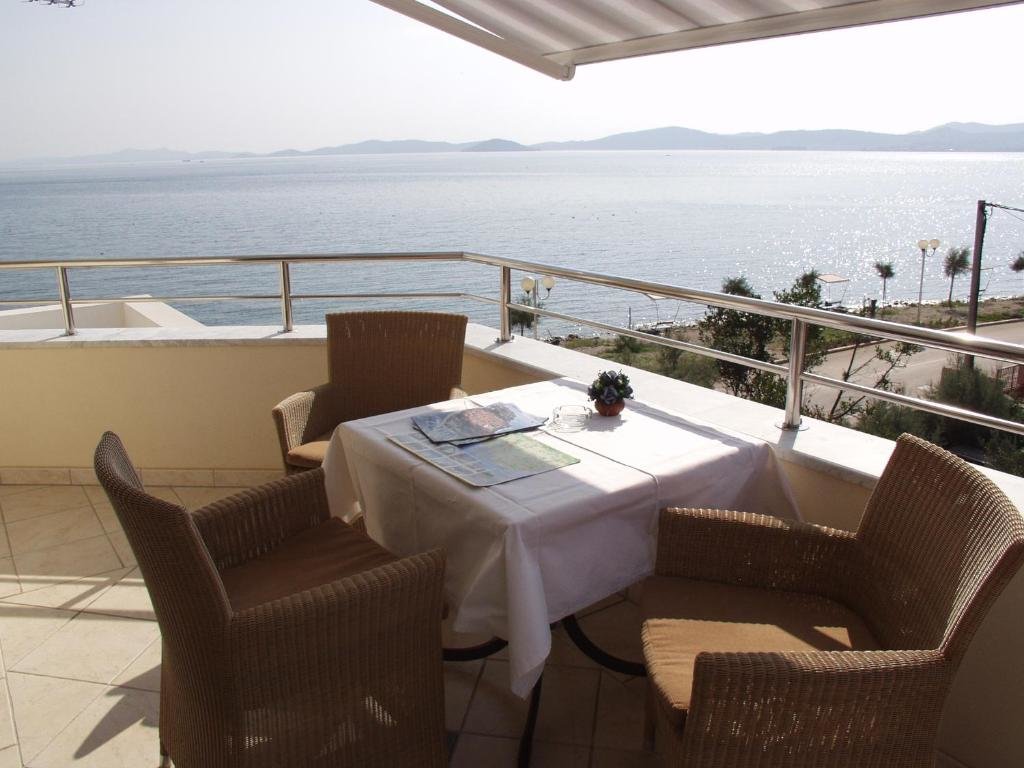 Estudio con balcón y con vista al mar Villa Ivana B&B