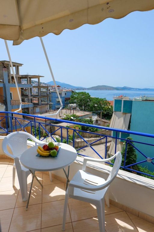 Студия с балконом и с видом на море Elidon Apartments