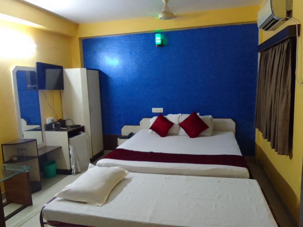 Camera tripla Deluxe 1 camera da letto con balcone e con vista sulla città Zeromiles Hotel Prasant