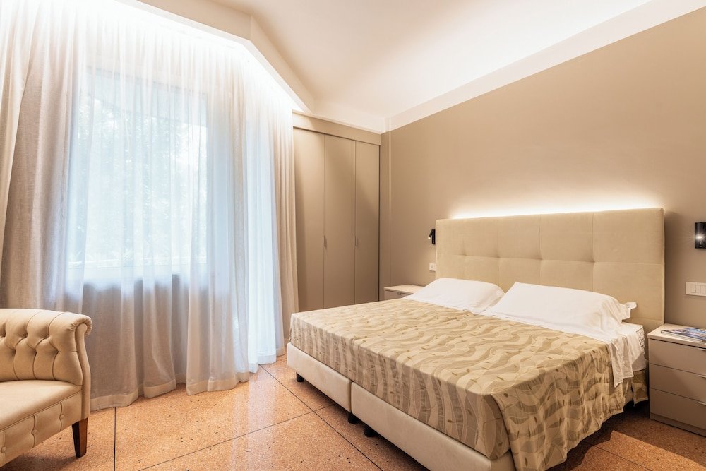 Komfort Zimmer mit Poolblick Residence Oliveto