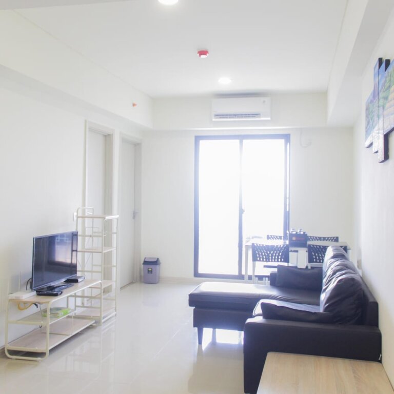 Camera Standard Fully Furnished 2BR at Meikarta Apartment with Working Room