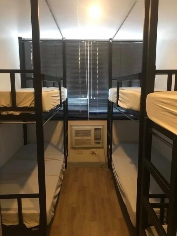 Standard Quadruple room Burgos Hub Hostel