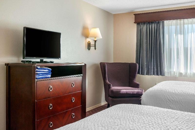 Люкс Standard Clarion Hotel & Suites