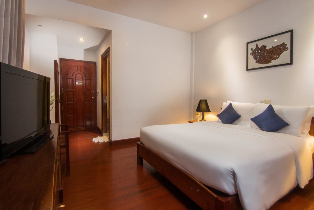 Deluxe Double room with balcony Apsara Centrepole Hotel