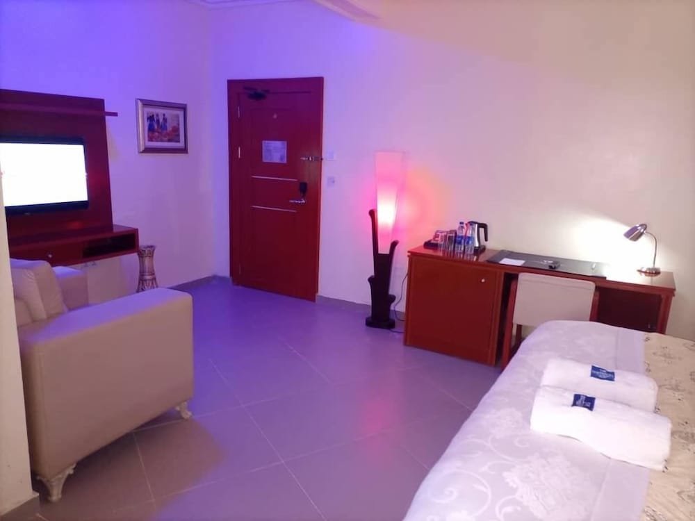 Люкс Premium с 2 комнатами с красивым видом из окна Continent Hotel - Akure