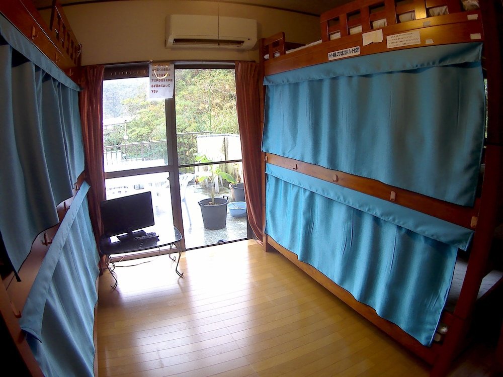 Cama en dormitorio compartido (dormitorio compartido femenino) GUEST HOUSE IN AMAMI RYOUFUU - Hostel