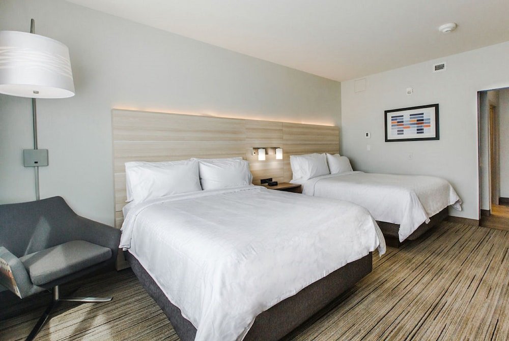 Standard Quadruple room Holiday Inn Express & Suites Edmonton N - St. Albert, an IHG Hotel