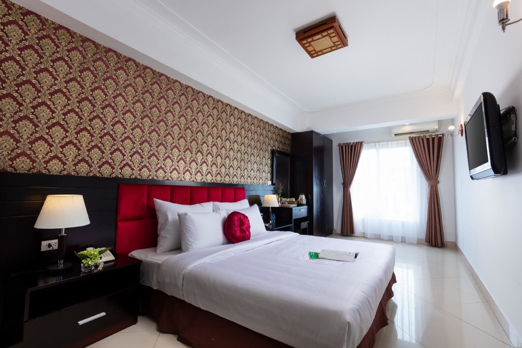 Deluxe room with river view Hanoi Amore Hotel & Travel