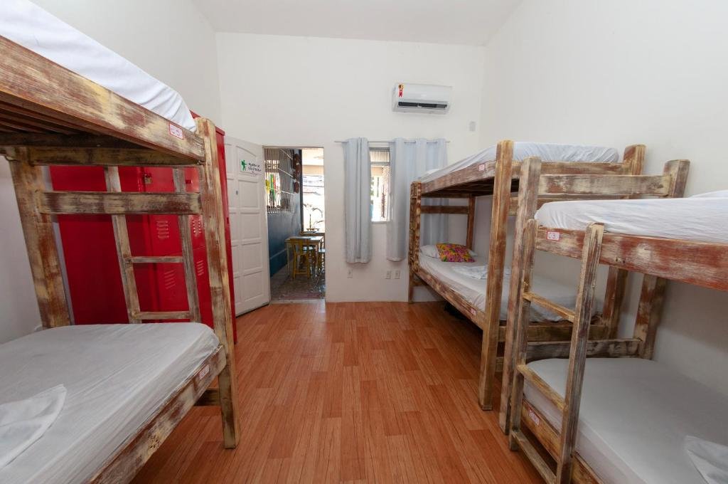 Кровать в общем номере (мужской номер) Hostel Barra