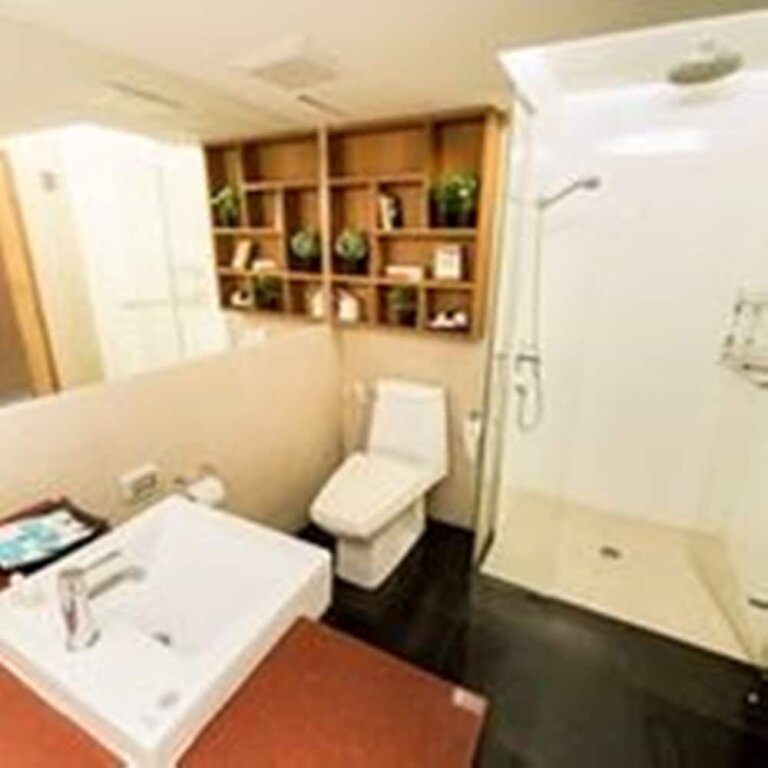 Люкс Deluxe Laemtong Serviced Apartment