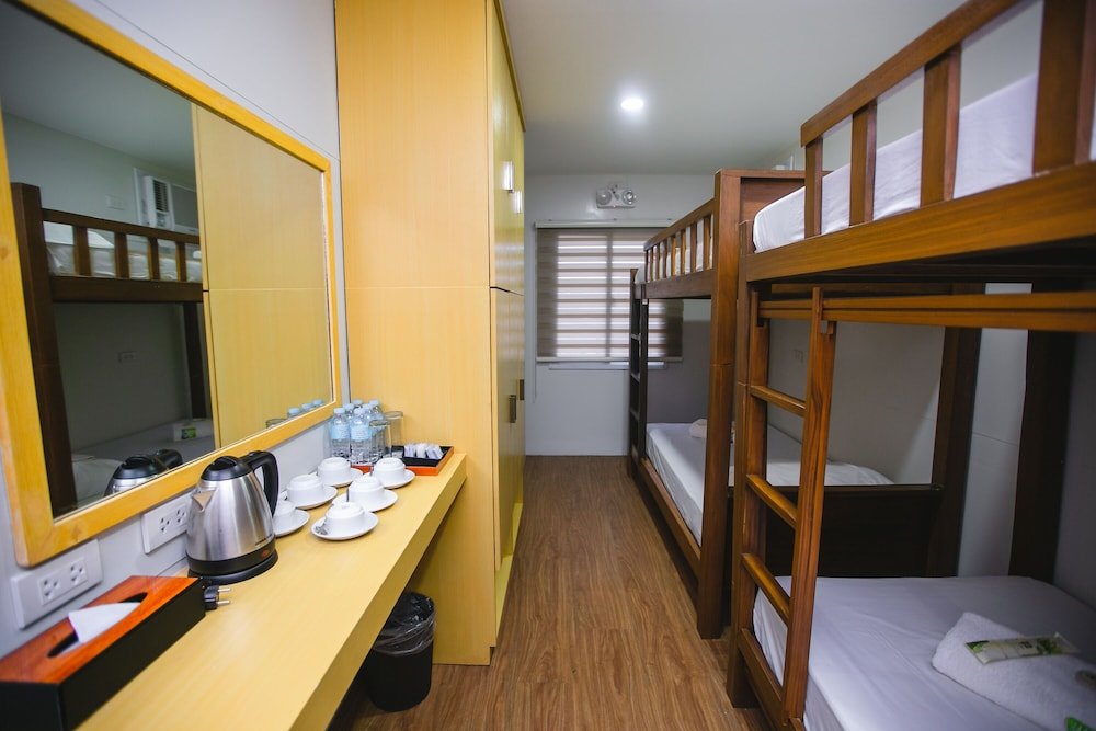 Кровать в общем номере с 3 комнатами Solina Beach & Nature Resort
