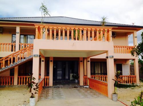 Paradise First Hotel Фуаамоту