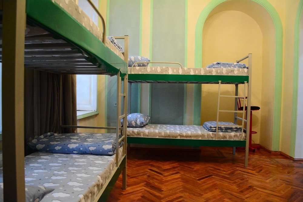 Кровать в общем номере Хостел «Флора»