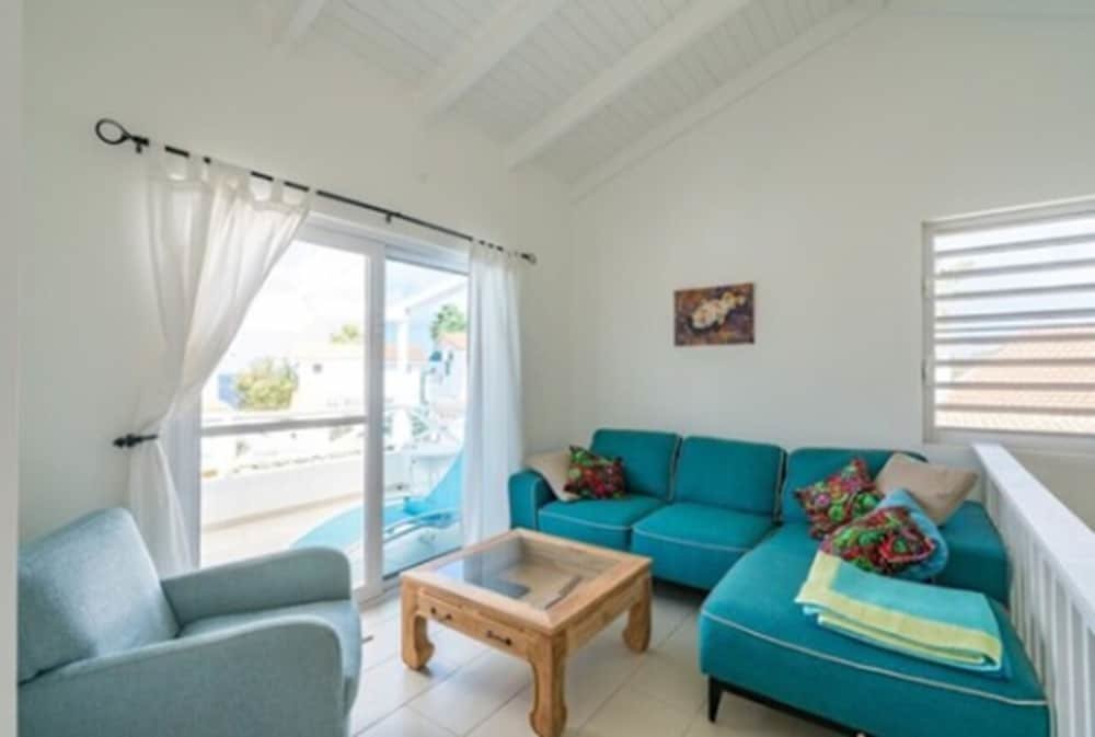 2 Bedrooms Apartment Oceanfront Townhome in Marazul Dive Resort