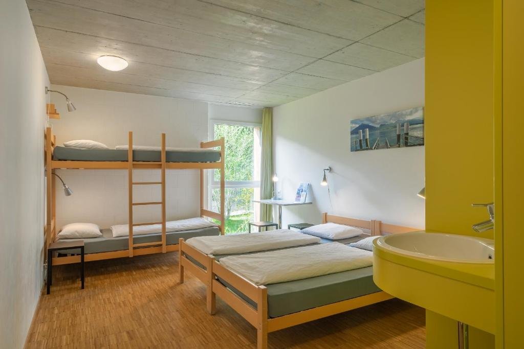 Четырёхместный номер Standard Backpackers Villa Sonnenhof - Hostel Interlaken