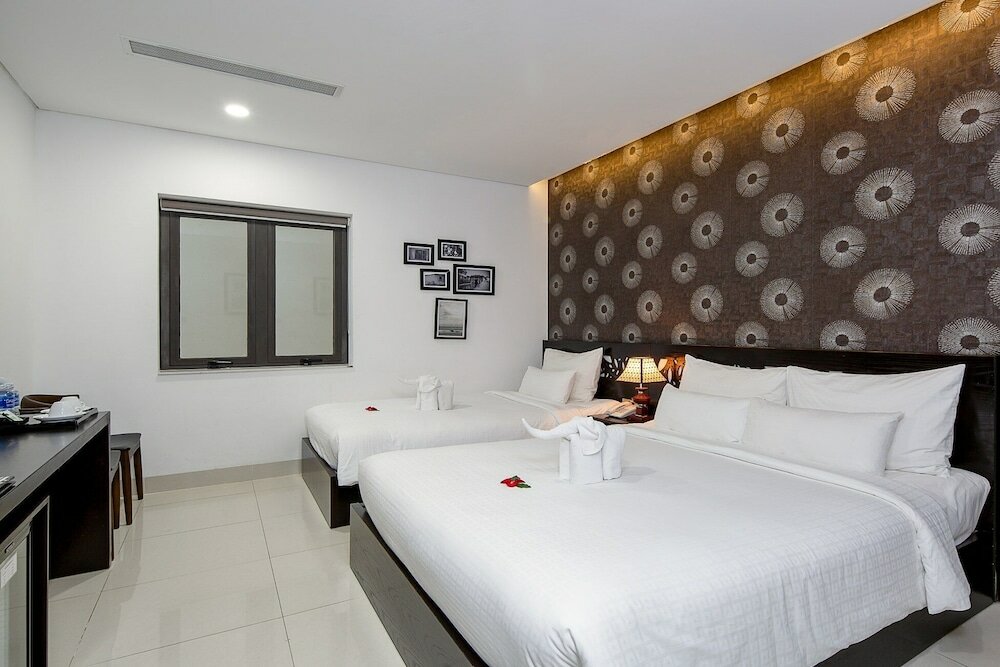 Deluxe Triple room with city view Dylan Hotel Danang