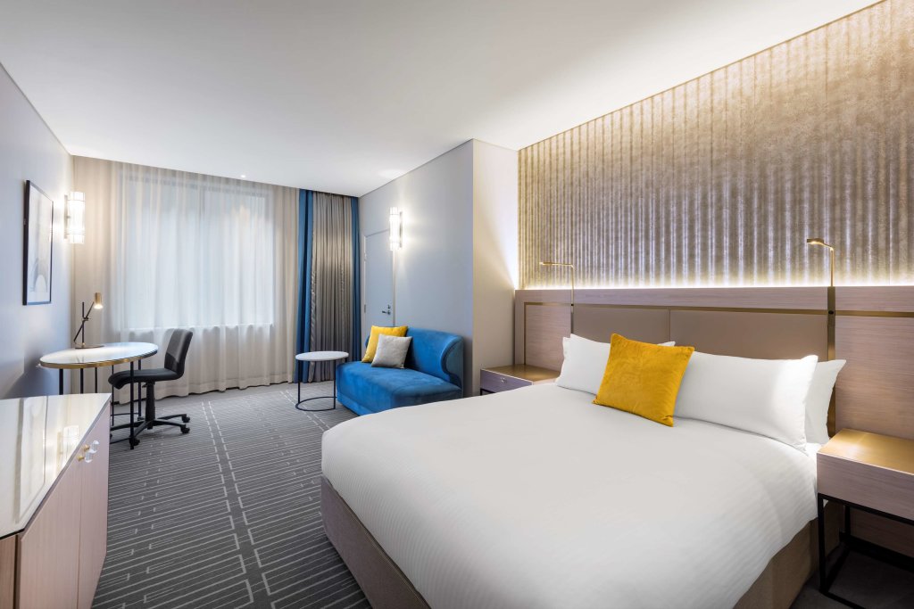 Standard room Radisson Blu Plaza Hotel Sydney