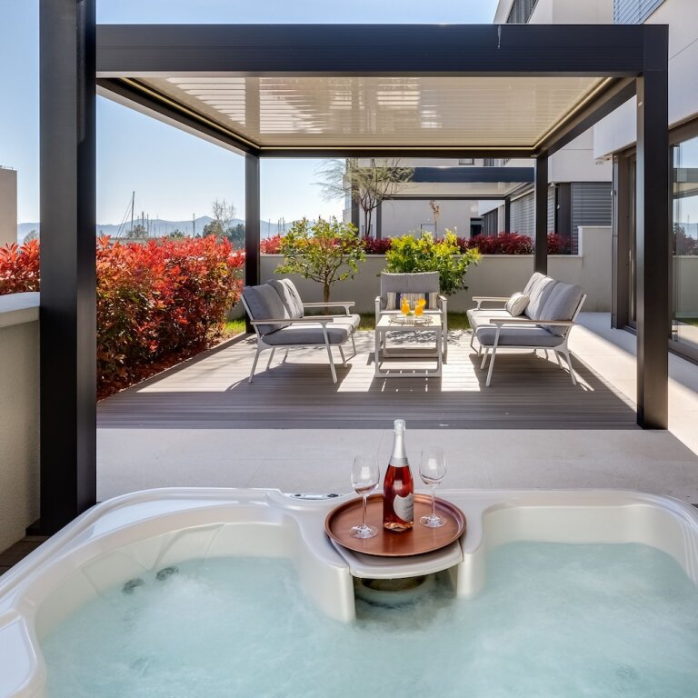 Luxe appartement Shell Luxury Residences with Pool and Whirlpool