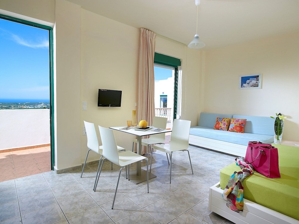 Апартаменты c 1 комнатой с балконом и с видом на море Bella Vista Hotel "by Checkin"