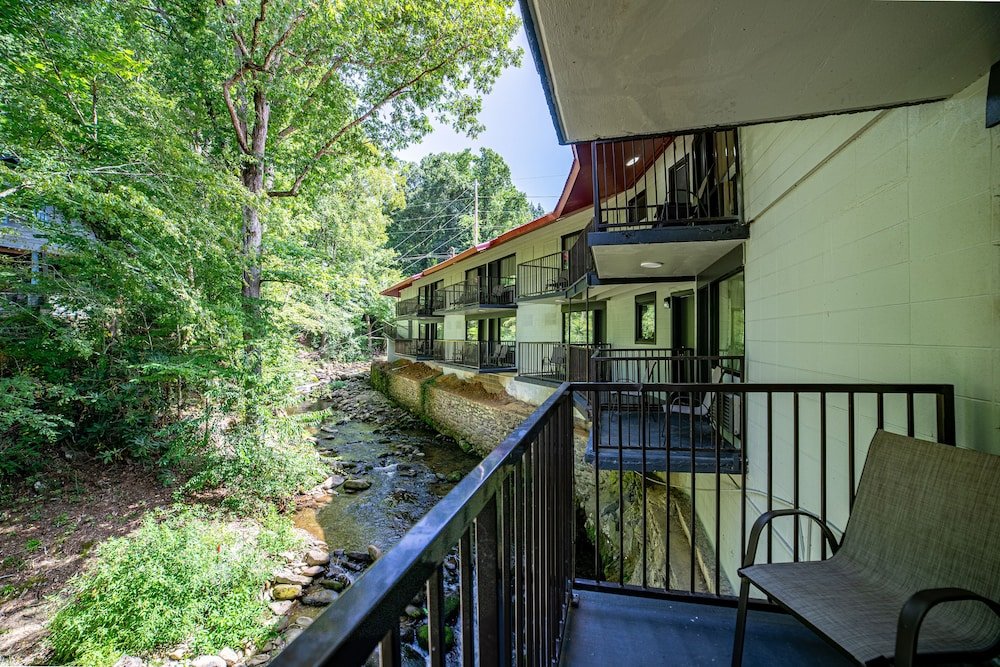 Habitación cuádruple Estándar con balcón Bear Creek Inn Gatlinburg, TN