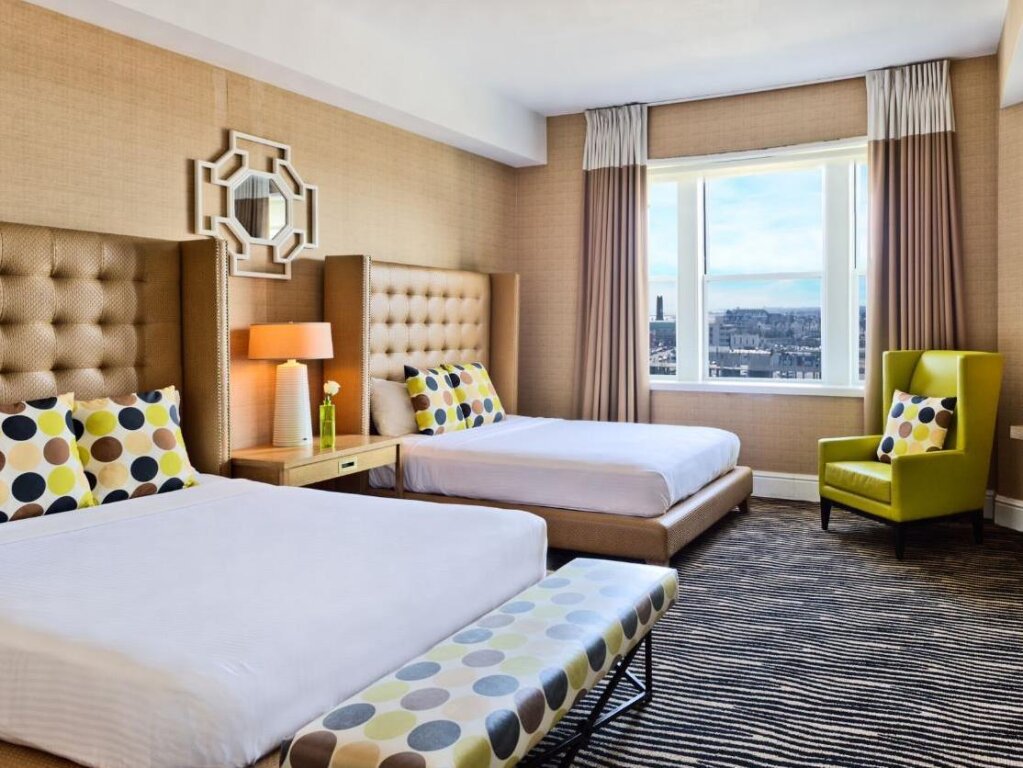 Четырёхместный номер Standard Berkeley Oceanfront Hotel