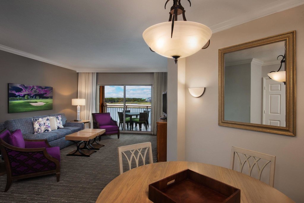 Вилла с 2 комнатами с балконом и с видом на озеро Marriott's Villas At Doral