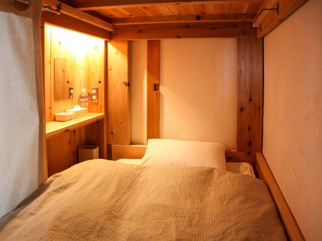 Кровать в общем номере (женский номер) SMALL TOWN HOTEL Hakodate