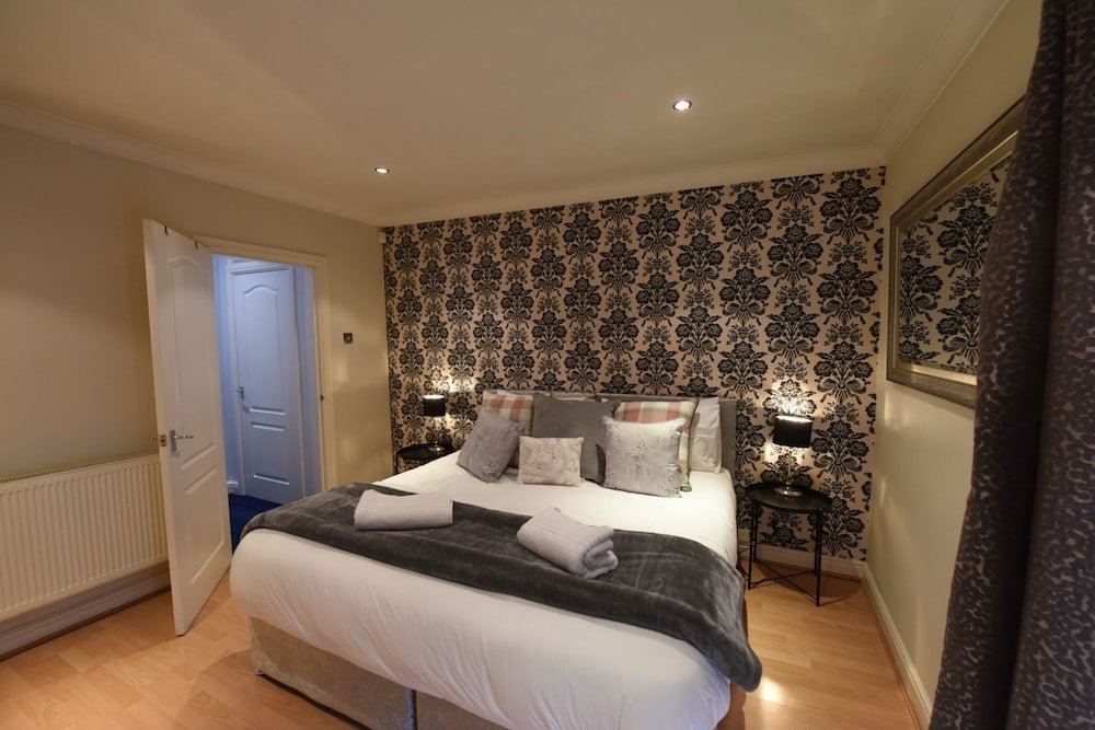 Коттедж "Honeysuckle House Chester" by Greenstay Serviced Accommodation - Large 3 Bed House, Sleeps 6, Perfect For Contractors, Business Travellers, Families & Groups