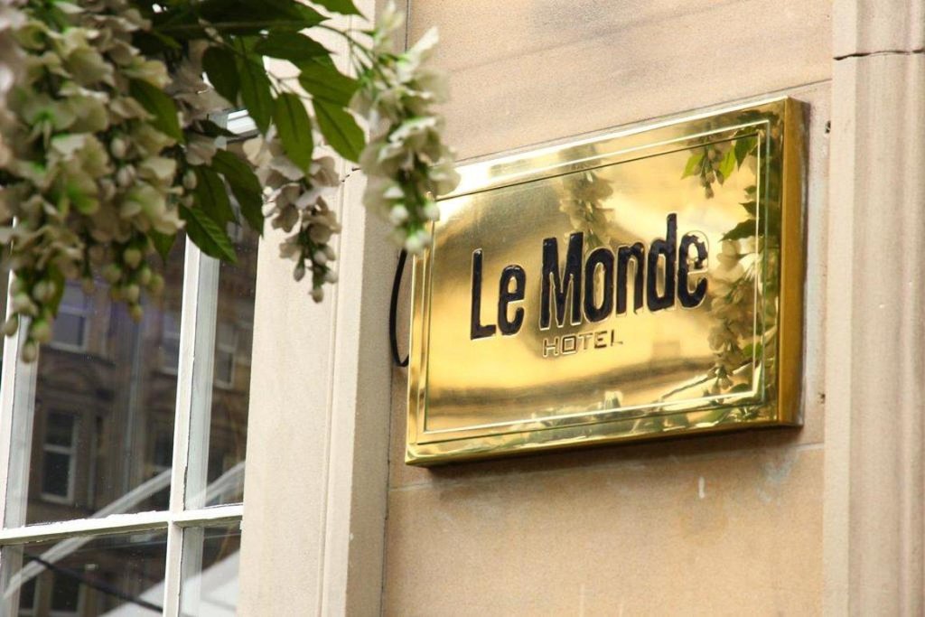 Номер Luxury Le Monde Hotel