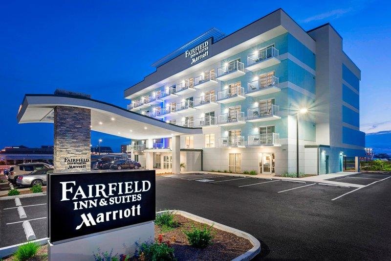Двухместный люкс с балконом и с видом на канал Fairfield Inn & Suites by Marriott Ocean City